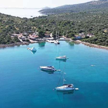 Strandhaus Lady - Bain- Zut - Kornati By Interhome Pristanisce