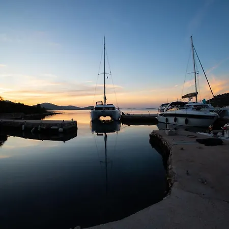 Strandhaus Lady - Bain- Zut - Kornati By Interhome Pristanisce