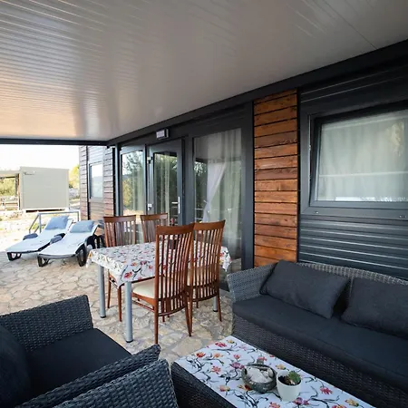 Apartment Strandhaus Lady - Bain- Zut - Kornati By Interhome