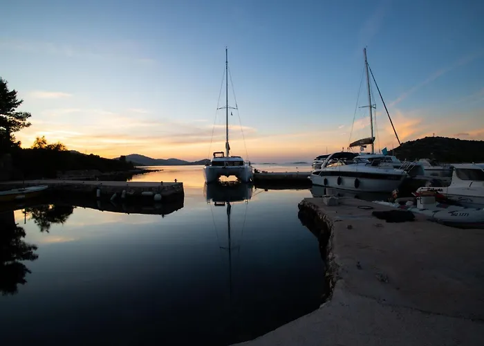 Strandhaus Lady - Bain- Zut - Kornati By Interhome Pristanisce