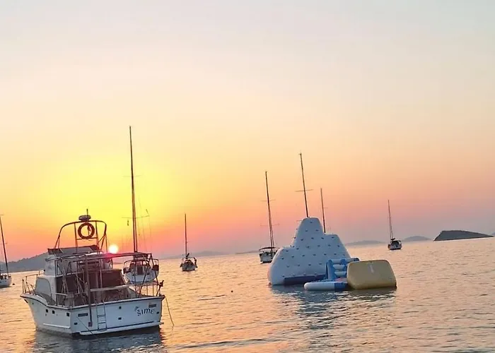 Strandhaus Lady - Bain- Zut - Kornati By Interhome Pristanisce